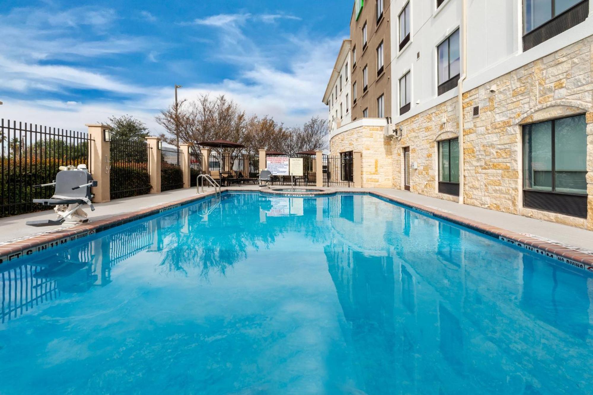 Holiday Inn Express & Suites Del Rio By Ihg Eksteriør billede